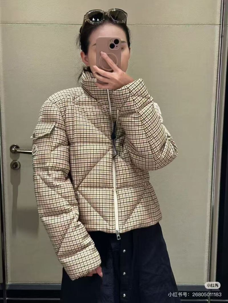 몽클레르 체크 퀼팅 다운 재킷 - 여자패딩 레플리카 참고 이미지